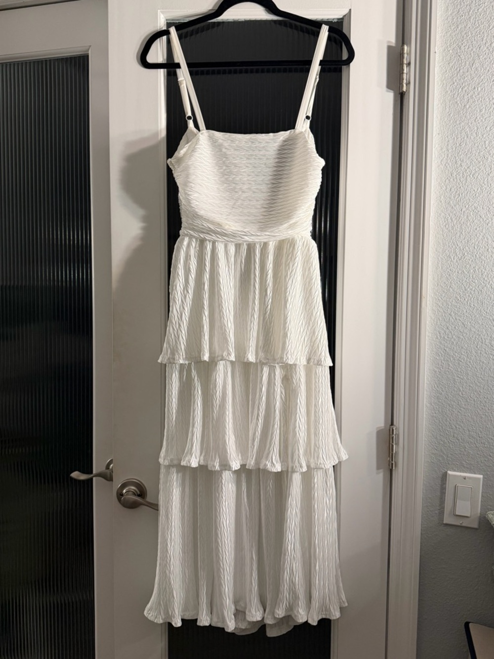 Lulu’s Pleated Tiered Tie Back Dress